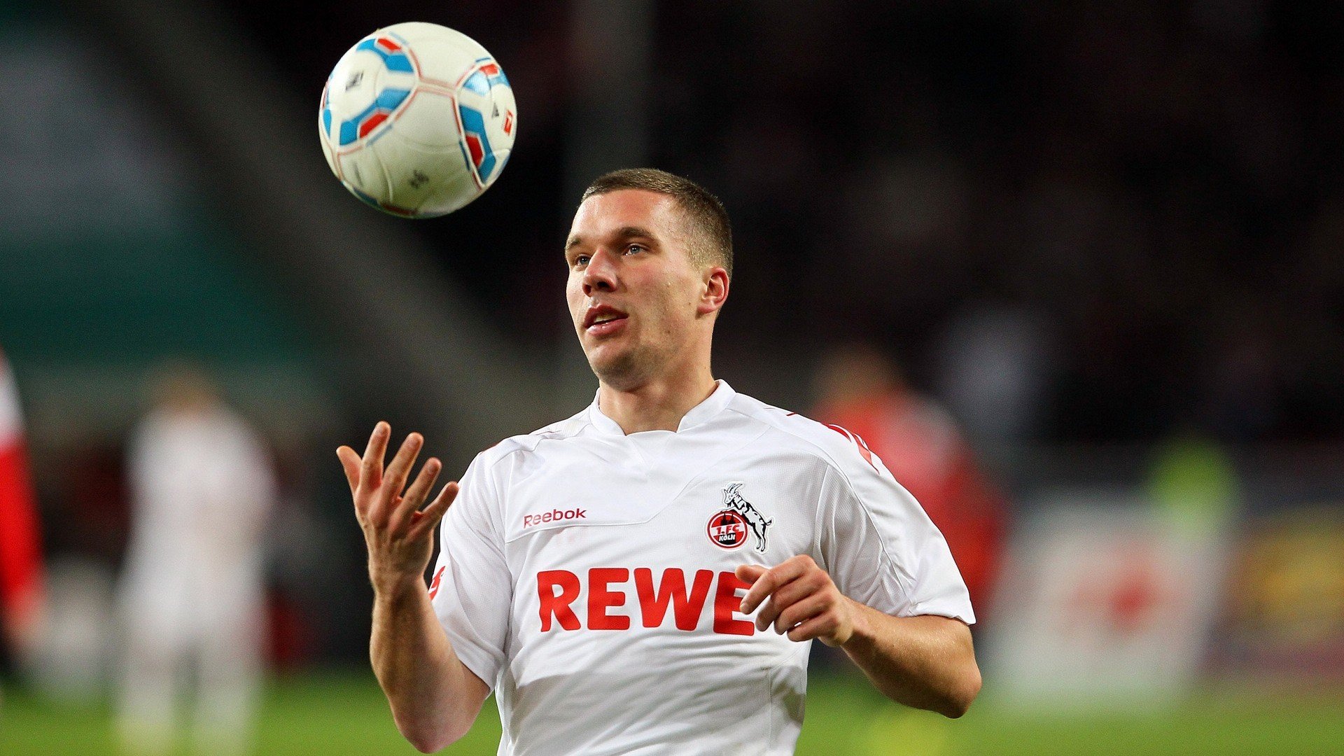 《FIFA》电竞世界杯与《实况足球》世界赛的足球电竞对比，实况足球和fifa足球世界有什么区别